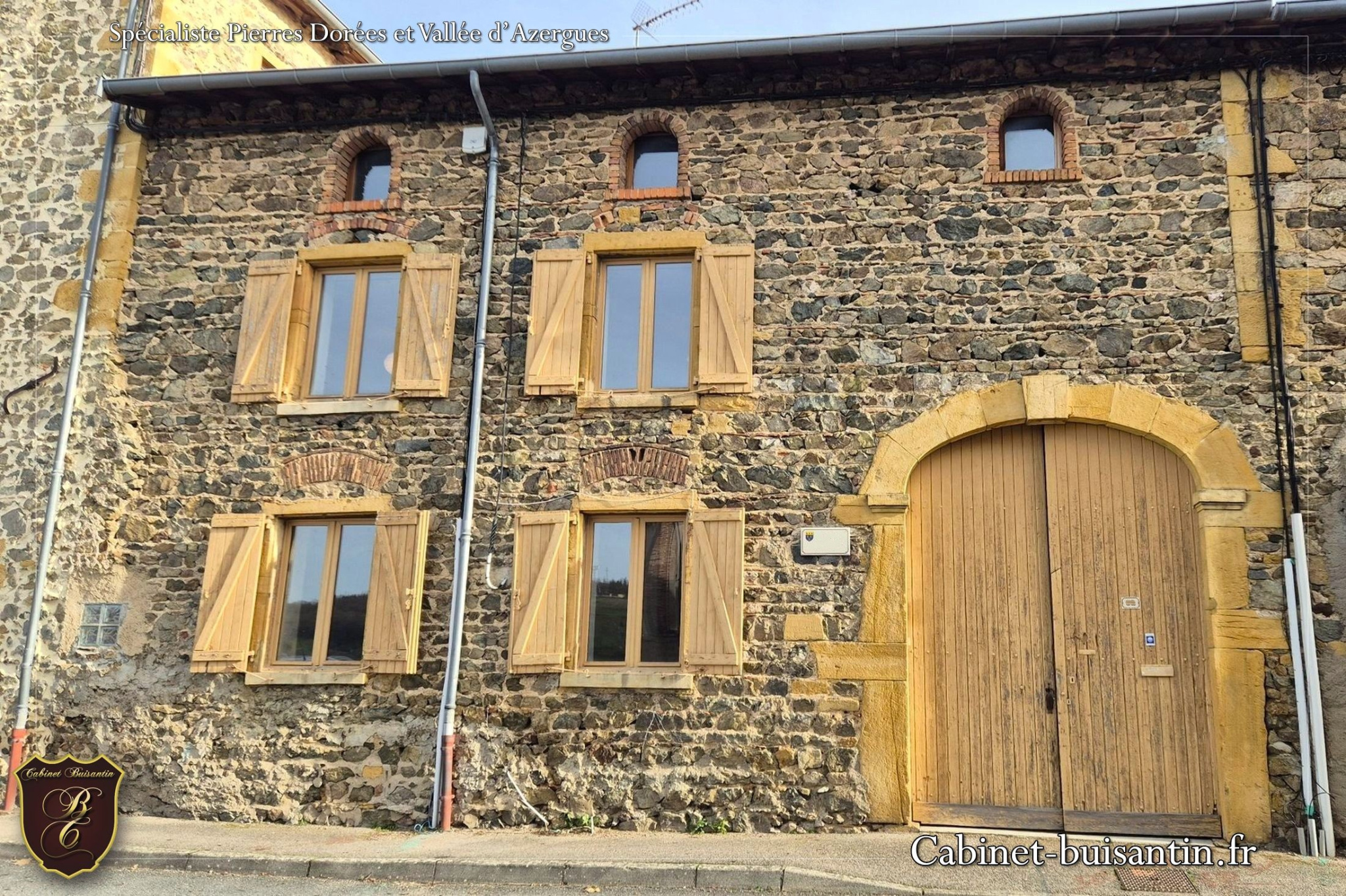 Maison de village en pierres avec cour intérieure