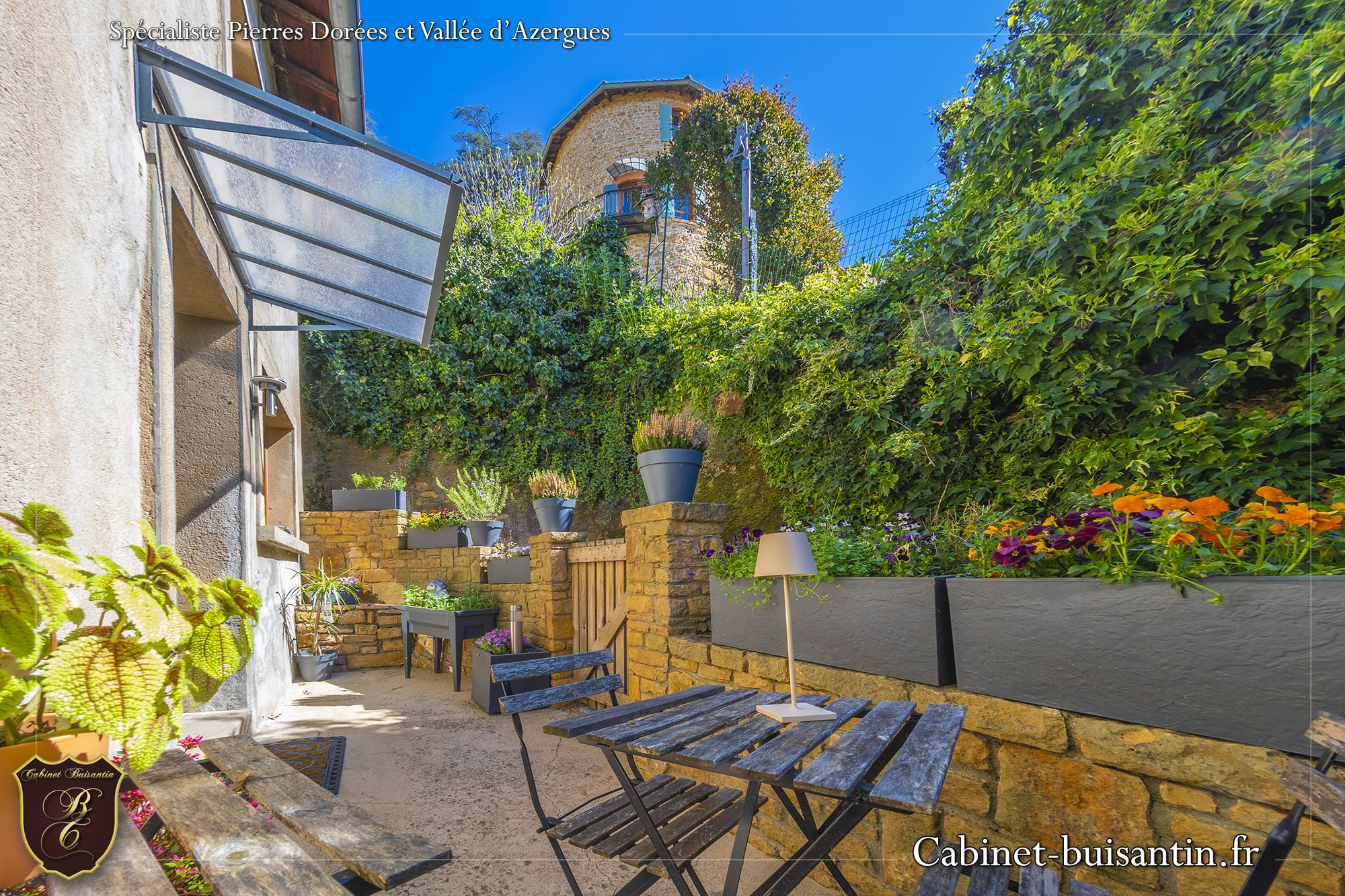 Maison de village en pierres rénovée